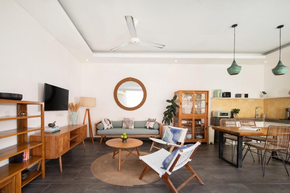Stylish 2br In With Private Pool
